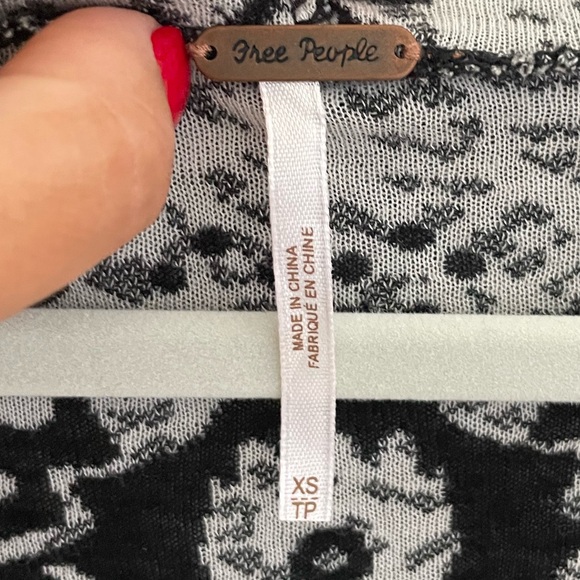 Free People Black & White Sweater 🤍🖤💛🧡 - Picture 5 of 7